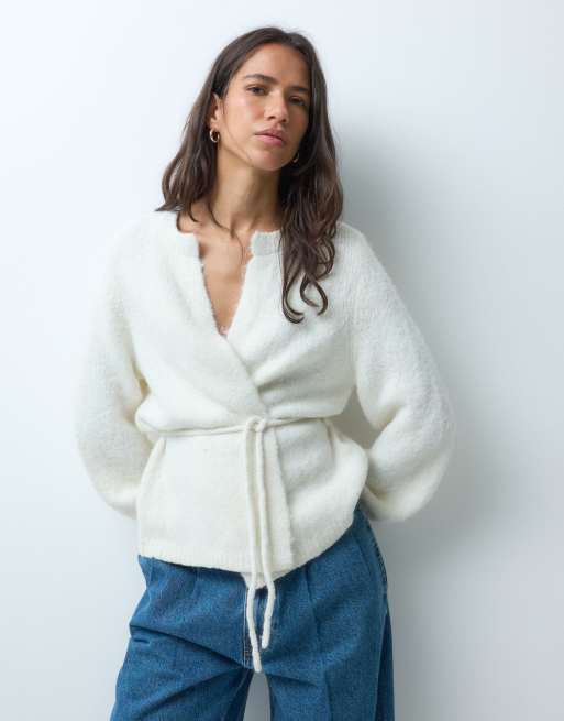 Vero Moda wiązany w talii puszysty kardigan w kolorze kremowym, 3 z 4