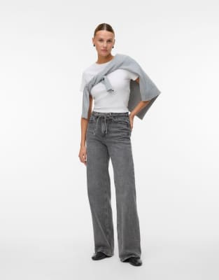 Vero Moda - Wide-Fit-Jeans in Mittelgrau