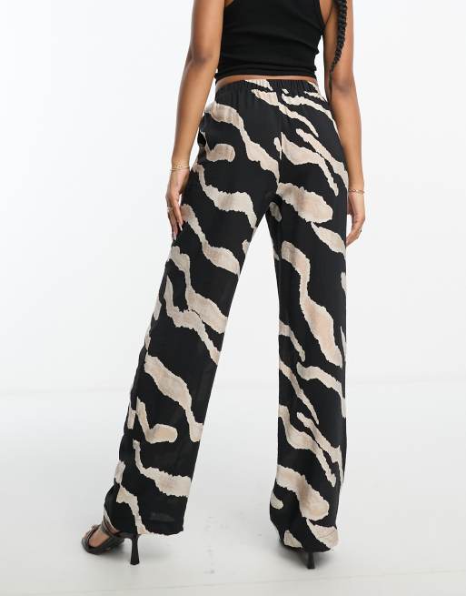 Vero Moda wide leg pants in abstract mono print (part of a set) , 2 of 4