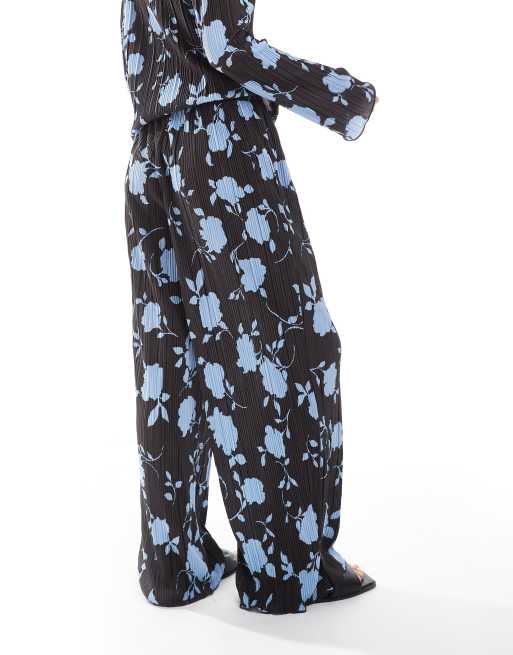 Vero Moda wide leg plisse trouser co-ord in chocolate and blue floral print, 3 of 5