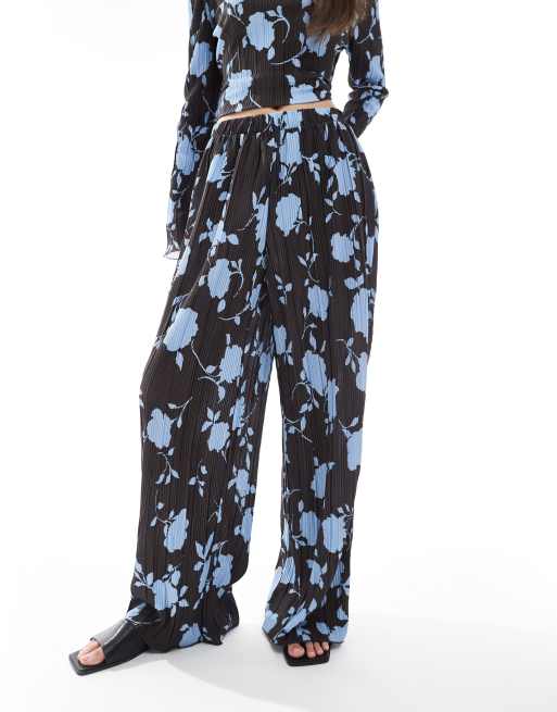 Vero Moda wide leg plisse trouser co-ord in chocolate and blue floral print, 5 of 5