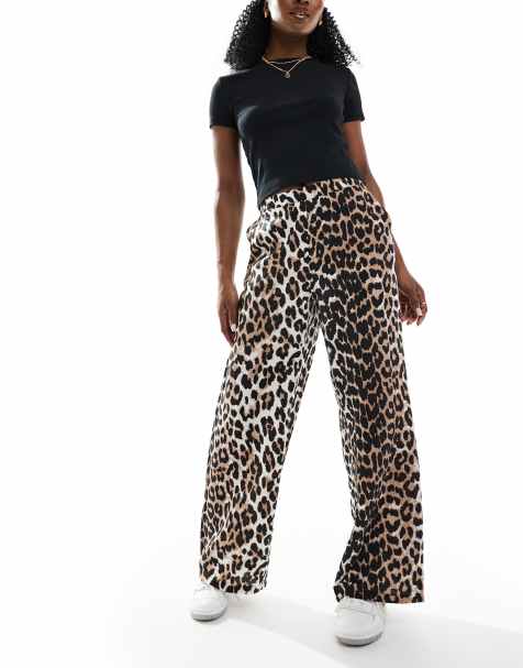 Vero Moda wide leg pull on trousers in leopard print - view 1