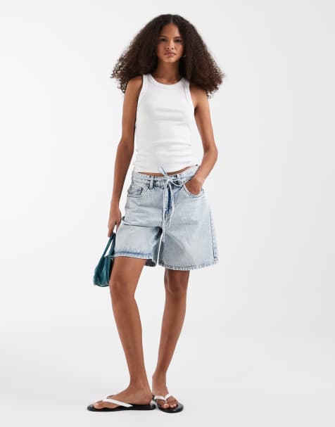 Vero Moda Wien mid rise belted denim shorts in light blue wash - view 1
