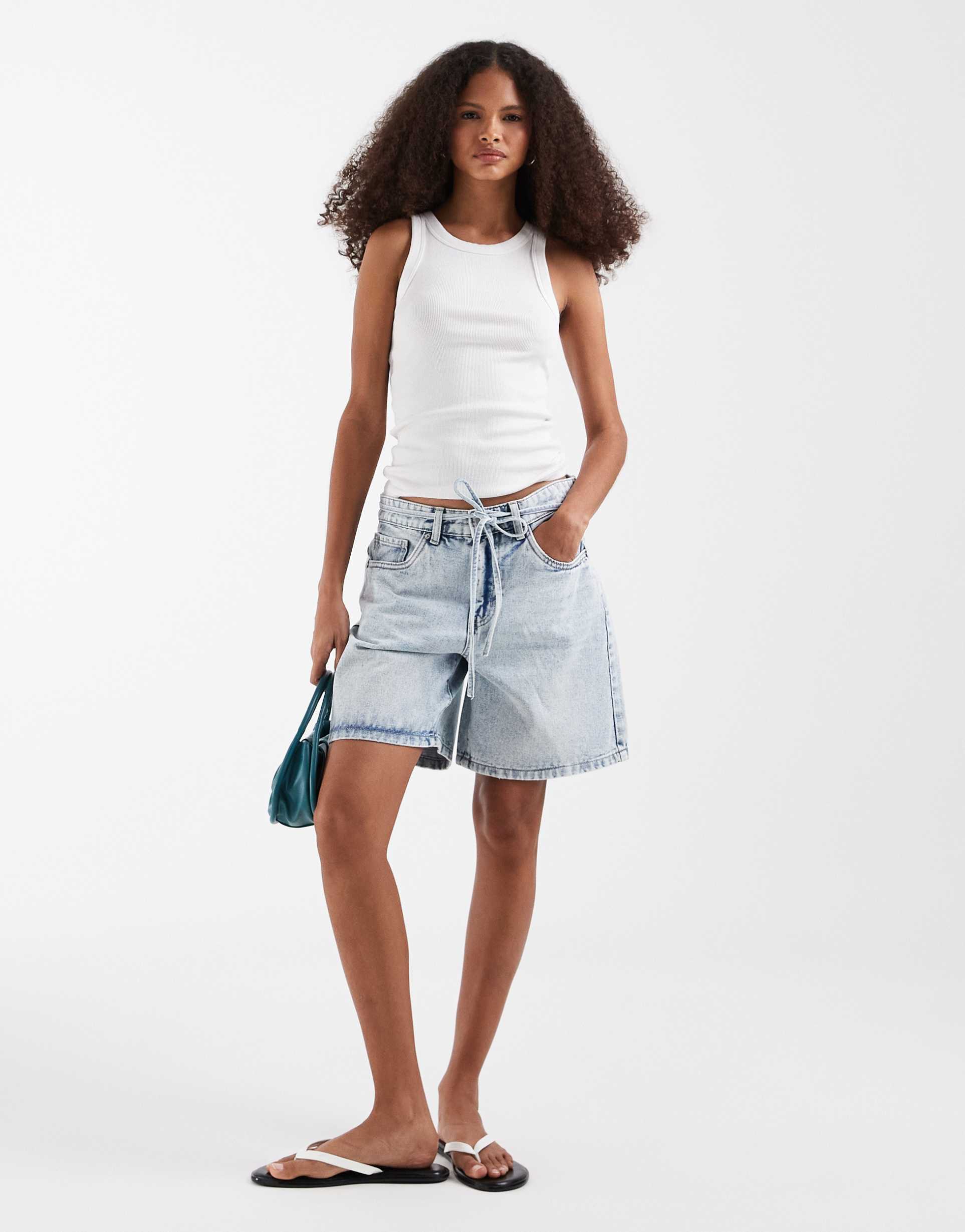vero moda wien mid rise belted denim shorts in light blue wash