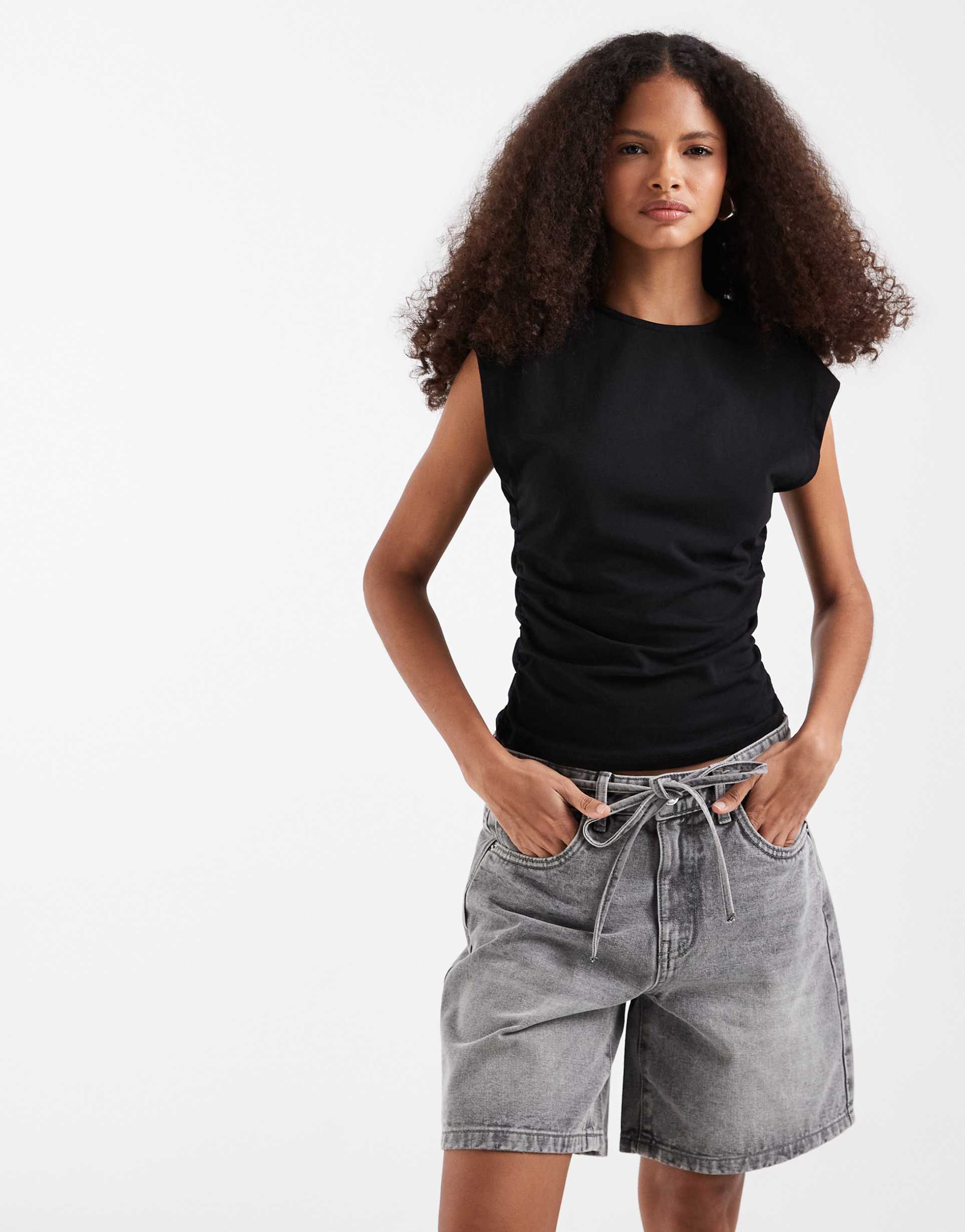 vero moda wien mid rise belted denim shorts in light gray wash