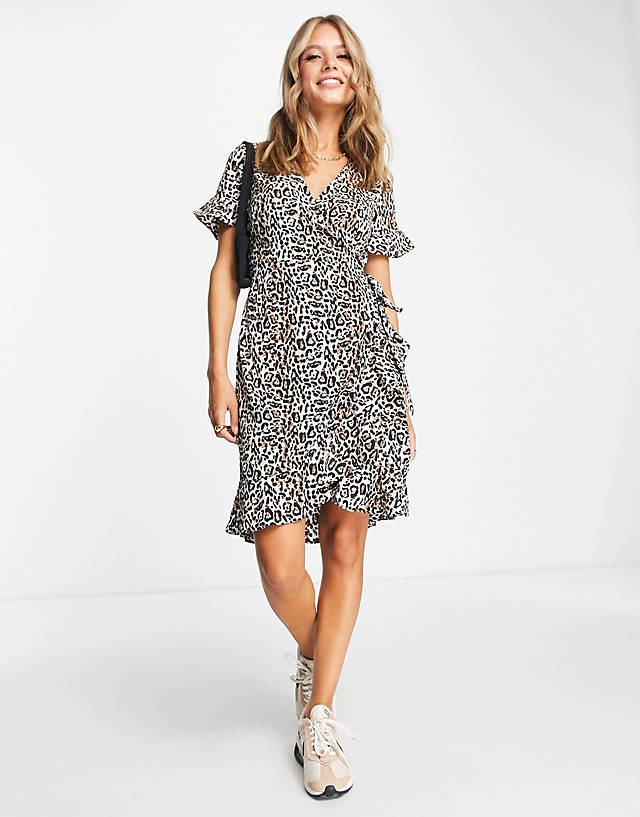 Vero Moda - wrap mini dress in leopard print
