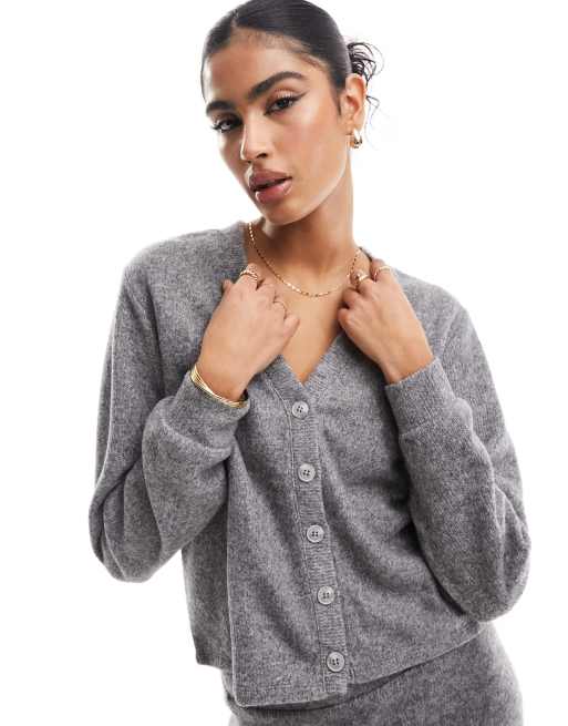 Vero Moda – Zapinany na guziki kardigan w szarym melanżowym kolorze, część zestawu