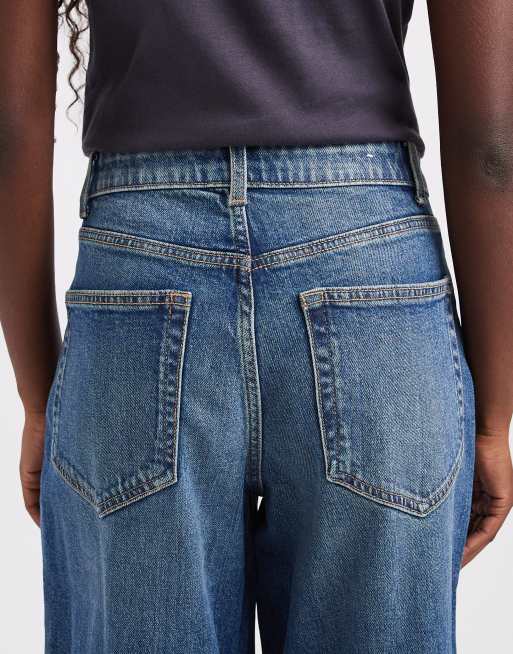 Vero Moda Zelda højtaljede barrel-leg jeans med lomme-detalje i medium blå denim, 4 af 5