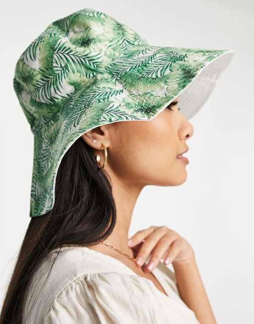 Vero Moda – Zielony kapelusz typu bucket w tropikalny wzór