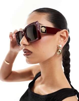 Versace - Eckige Sonnenbrille in Burgunderrot