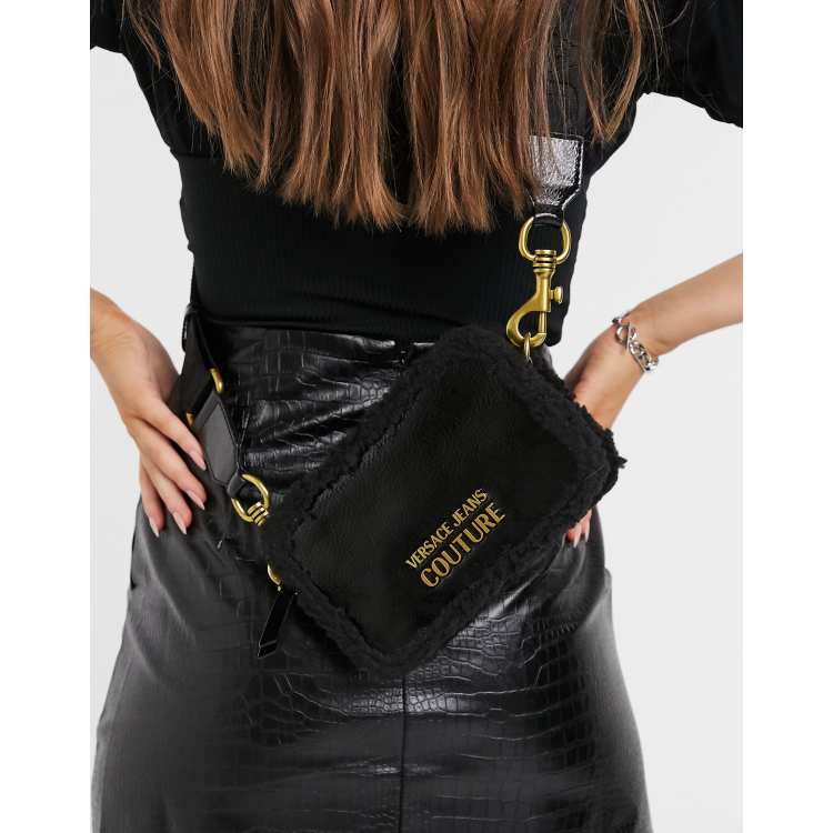 Versace Jeans Couture Medium tas met imitatiebont in zwart | ASOS