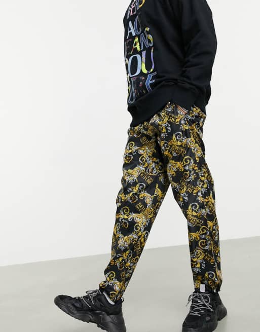 Beknopt chef Knooppunt Versace Jeans Couture - Trainingsbroek met barokprint in zwart | ASOS