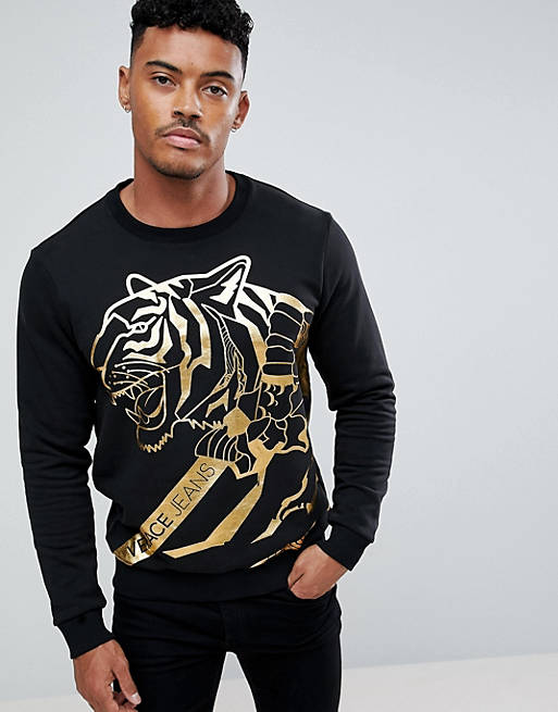 schuifelen Minst tijger Versace Jeans Sweatshirt In Black With Gold Foil Tiger Print | ASOS