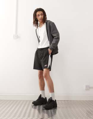 Vertere Berlin Logo Contrast Panel Detail Sports Shorts