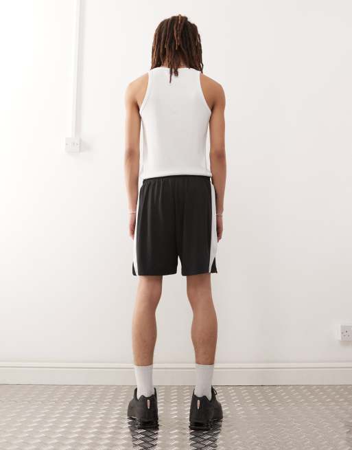 Vertere Berlin logo contrast panel detail sports shorts in black, 4 of 5