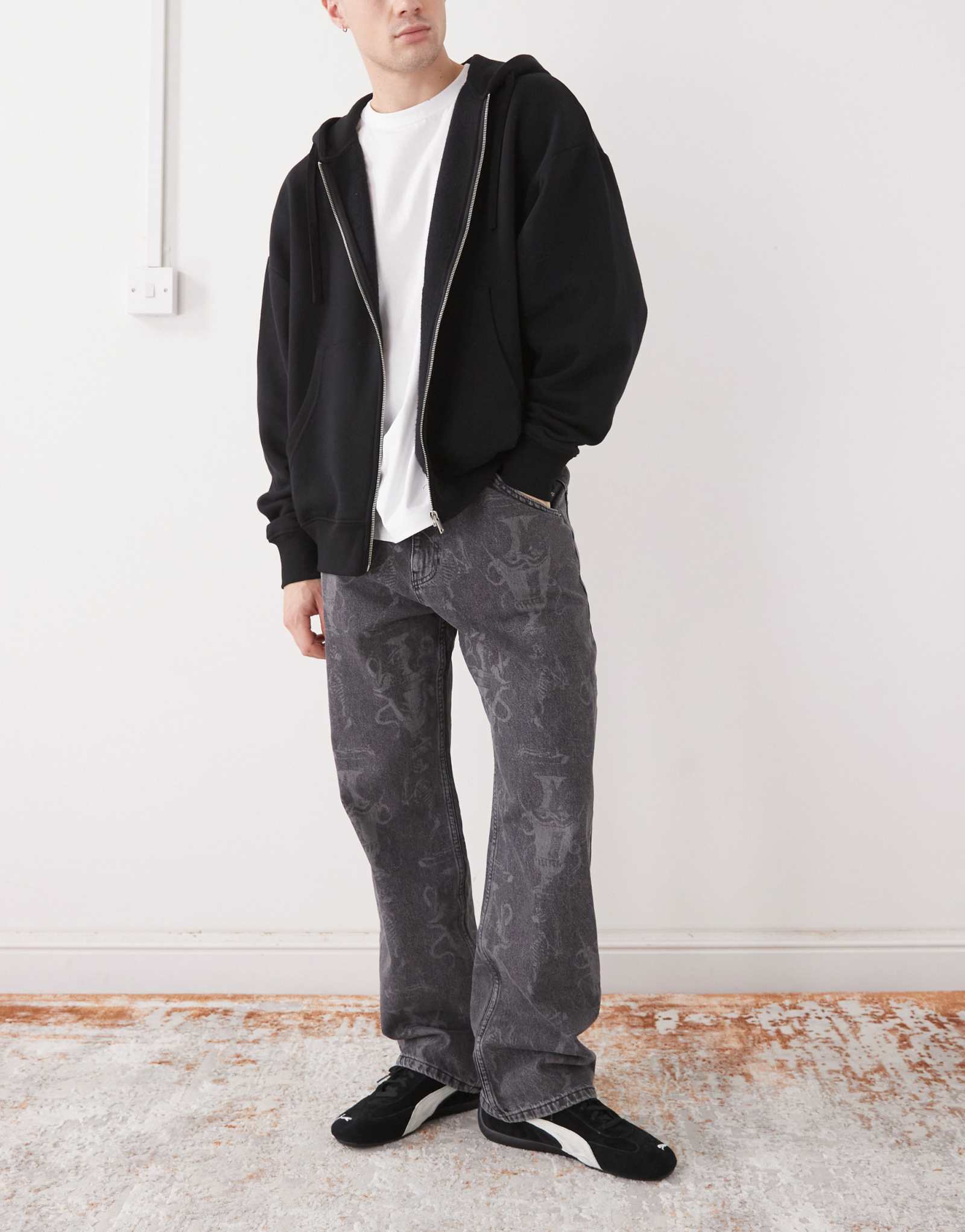 Джинсы свободного кроя Vertere Berlin snakebite черного цвета с принтом по всему телу