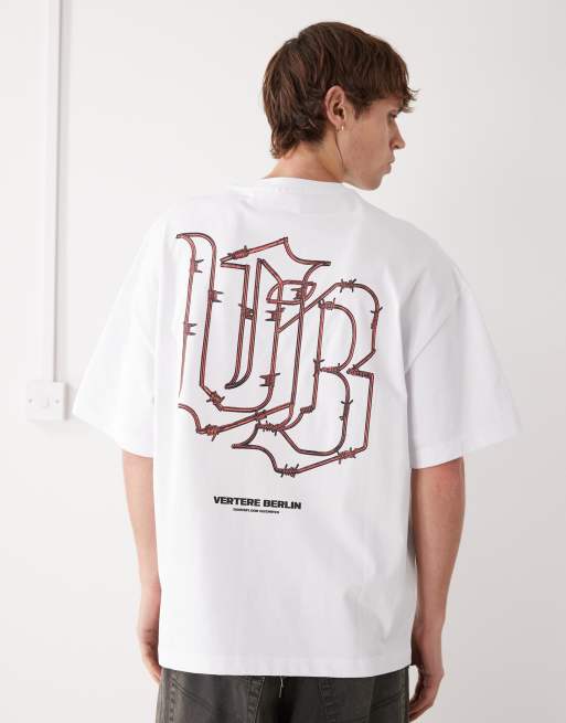 Vertere Berlin – Vit t-shirt i oversize med taggtrådstryck baktill