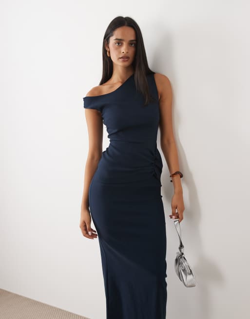 Vesper bengaline asymmetric off shoulder ruched front maxi dresss in navy, 3 of 4