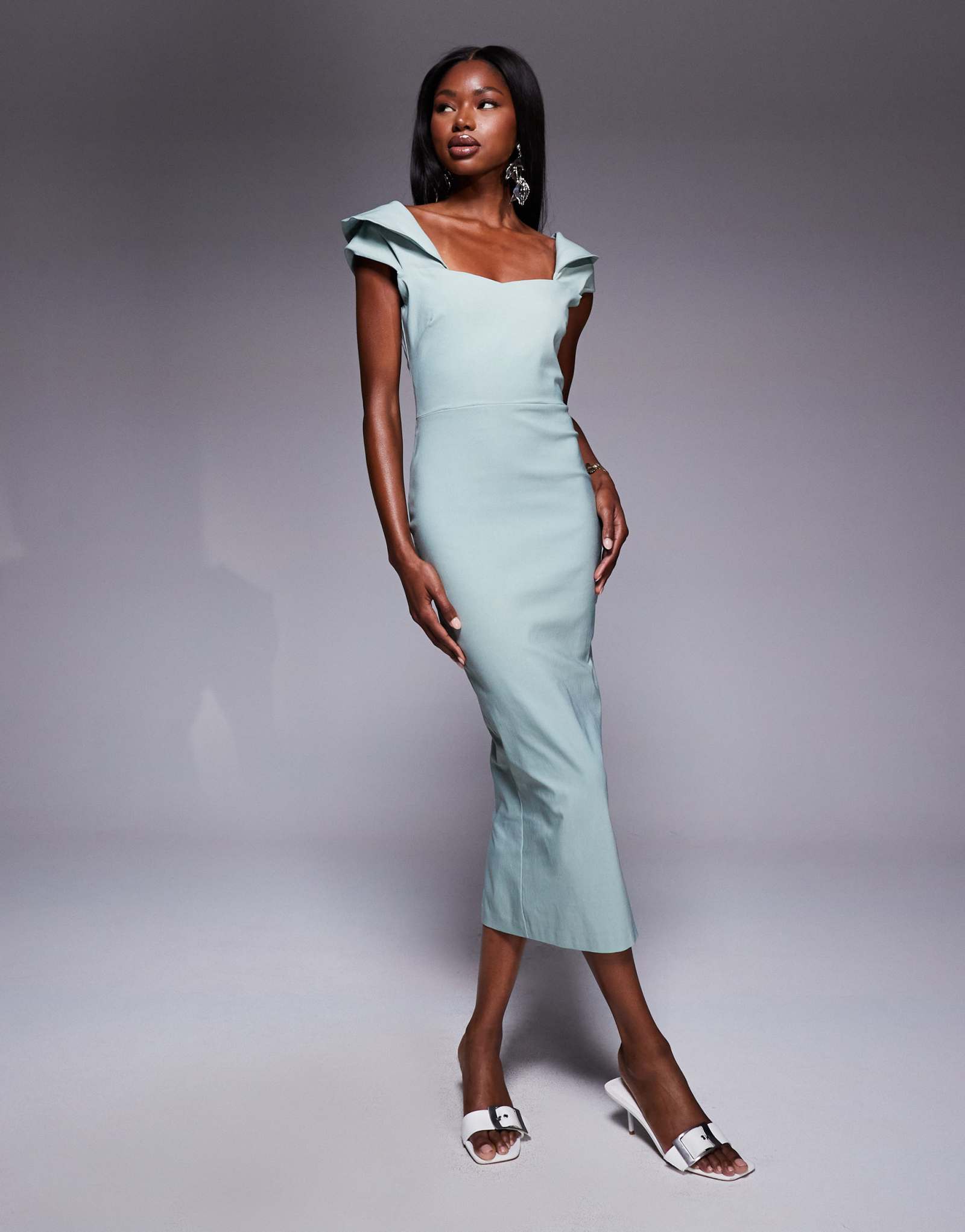 Вечернее платье мидакси из бенгальского бардо с драпировкой на рукавах цвета шалфея