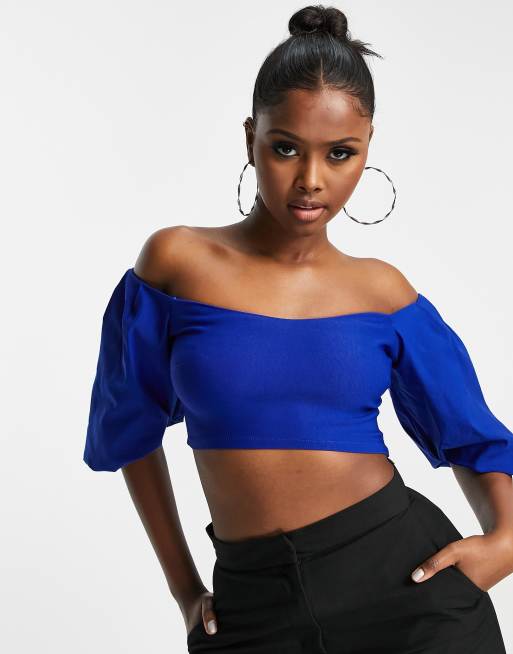 Vesper Crop top con spalle scoperte e maniche a sbuffo color cobalto in coordinato