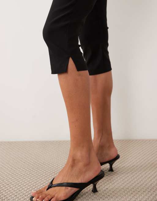 Vesper - Pantaloni capri neri in bengalina modellanti con spacco laterale, 5 di 5