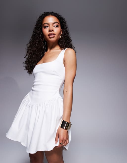 Vesper Petite – Bengaline Skater-Minikleid in Weiß mit eckigem Ausschnitt und tiefer Taille