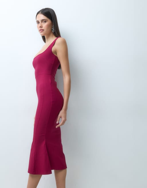Vesper Petite bengaline sleeveless square neck fishtail midi dress in berry, 3 of 5