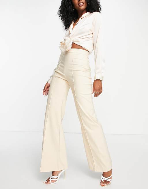 Vesper – Schmal geschnittene Hose in Makronenbraun mit weitem Bein