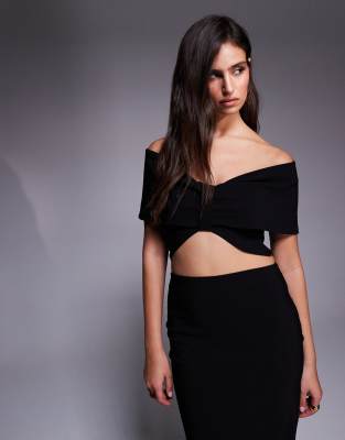 Vesper - Schulterfreies Cropped-Top aus Bengaline in Schwarz mit One-Shoulder-Träger und verdrehter Vorderseite, Kombite...
