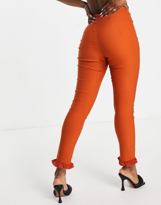 Vesper Tall – Schmal geschnittene Hose in Rost mit Rüschendetail, Kombiteil, 2 von 4