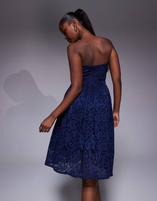 Vesper - Vestito midi blu navy in bengalina con strato sovrapposto in pizzo, fondo a pieghe e scollo a cuore, 4 di 4