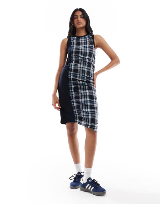 Vestido a cuadros escoceses azul marino fruncido de Fred Perry
