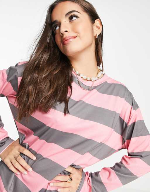 Vestido a rayas rosas y gris oscuro estilo camiseta extragrande de manga larga de ASOS DESIGN , 3 de 4