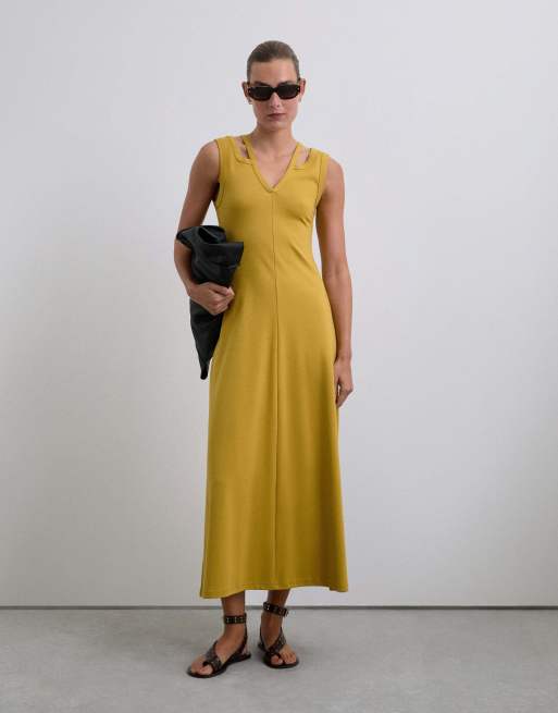 Vestido amarillo mostaza con tirantes dobles de punto liso de Scalpers