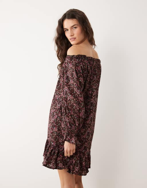 Vestido amplio con estampado de cachemir de fibras hiladas de Miss Selfridge, 2 de 4
