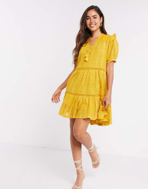 Vestido escalonado de estilo bohemio en mostaza de ASOS