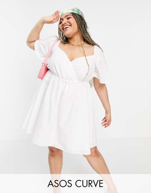 Vestido amplio estilo babydoll de plumeti de lunares de ASOS DESIGN Curve