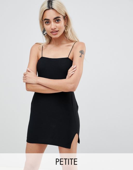 Vestido básico y tirantes negro de Boohoo Petite | ASOS