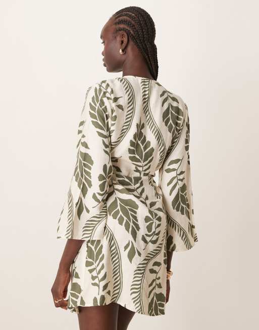 Vestido beis cruzado estilo kimono con estampado de palmeras caquis de JDY, 4 de 4
