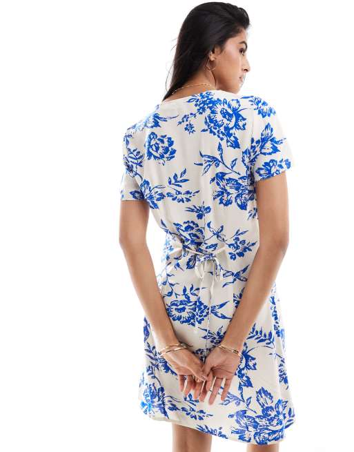 Vestido blanco abotonado con estampado floral y detalle de lazada de JDY, 4 de 4