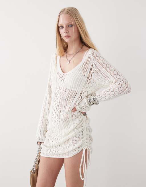 Vestido blanco hueso fruncido con lazadas laterales de punto calado de Noisy May