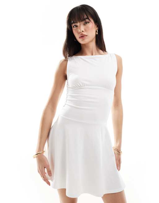Vestido blanco marfil estilo tenista con bajo caído de ASOS DESIGN, 2 de 4