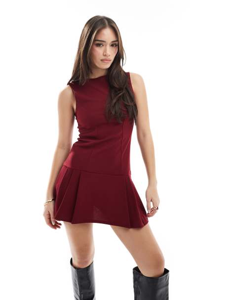 Vestido burdeos con cintura baja y detalles plisados de tejido efecto neopreno de Miss Selfridge - view 1