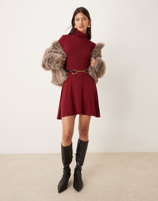 Vestido burdeos de corte evasé con cuello alto de Miss Selfridge, 2 de 4