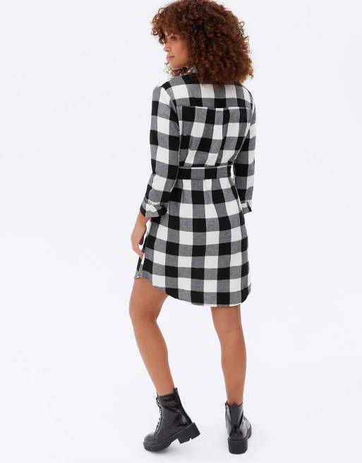 Vestido camisero a cuadros vichy blancos y negros con cinturón de New Look  | ASOS