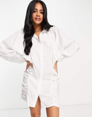 Vestido camisero blanco con frunces laterales de AX Paris