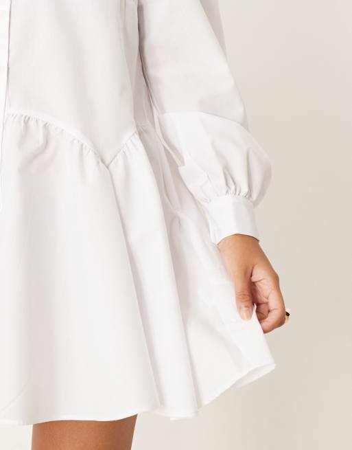 Vestido camisero blanco con puños anchos y bolsillos extragrandes de ASOS DESIGN Petite, 4 de 4