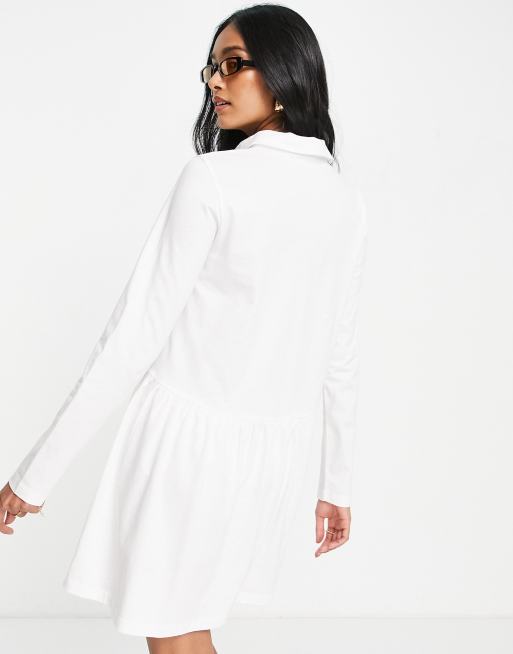 Vestido camisero corto blanco con cintura baja de punto de ASOS DESIGN, 2 de 4