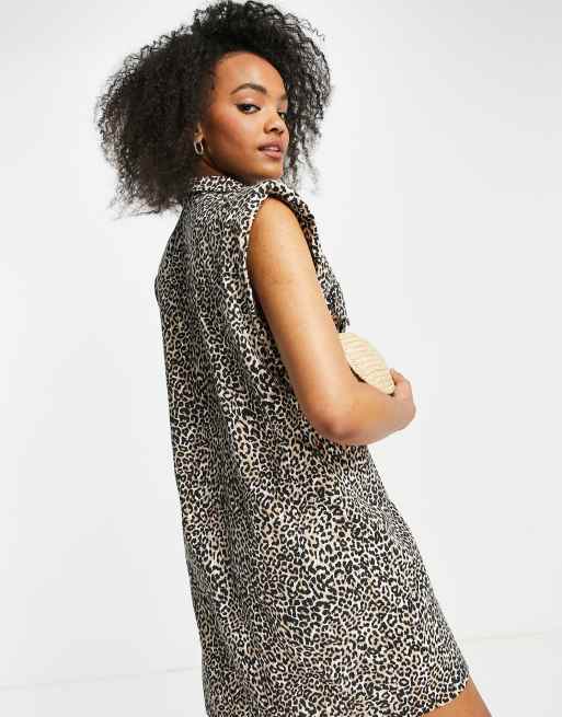 Vestido camisero corto con estampado de leopardo y bolsillos de ASOS DESIGN, 2 de 4