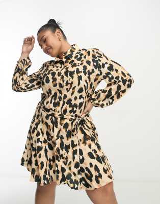 Vestido camisero corto con estampado de leopardo y lazada en la